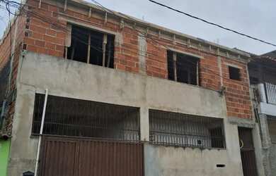 Imagem: A casa possui 2 Dormitórios, 2 Banheiros, 1 Vaga na garagem