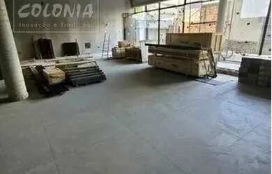 Imagem: O depósito possui 5 Vagas na garagem e 600m² de Área e está