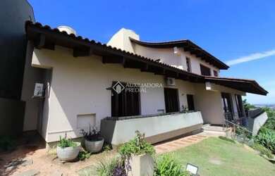 Imagem: A casa em condomínio possui 5 Dormitórios, 5 Banheiros, 2