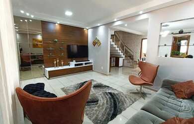 Imagem: A casa possui 3 Dormitórios, 2 Banheiros, 3 Vagas na garagem