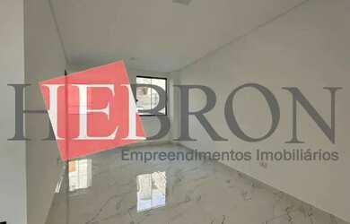 Imagem: A casa possui 3 Dormitórios, 2 Banheiros, 3 Vagas na garagem