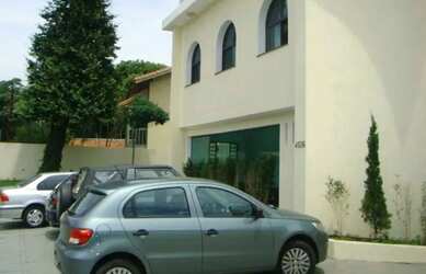 Imagem: A casa possui 5 Dormitórios, 5 Banheiros, 5 Vagas na garagem