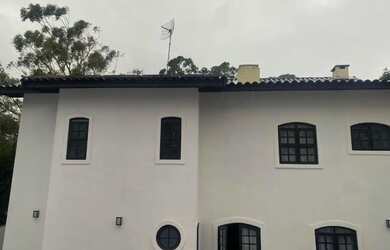 Imagem: A casa possui 4 Dormitórios, 5 Banheiros, 5 Vagas na garagem