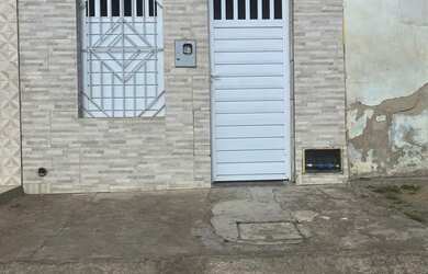 Imagem: A casa possui 3 Dormitórios, 2 Banheiros e está localizado