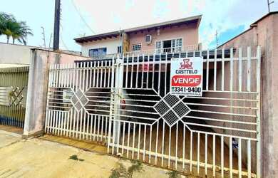 Imagem: A casa possui 4 Dormitórios, 1 Banheiro, 2 Vagas na garagem