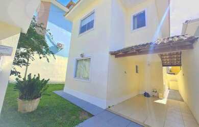 Imagem: A casa possui 3 Dormitórios, 3 Banheiros, 2 Vagas na garagem