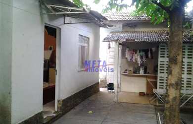 Imagem: A casa possui 4 Dormitórios, 3 Banheiros, 2 Vagas na garagem