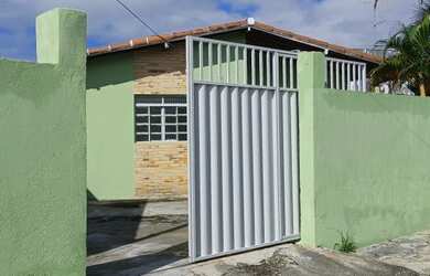 Imagem: A casa possui 2 Dormitórios, 1 Banheiro, 2 Vagas na garagem