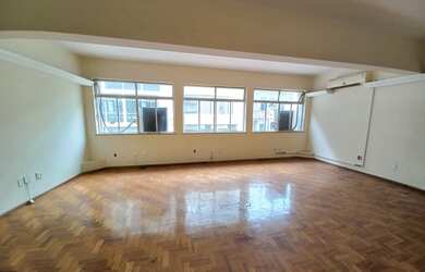 Imagem: O depósito possui 145m² de Área e está localizado em Centro