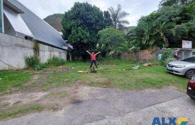 Imagem: O terreno possui 473m² de Área e está localizado em Badu