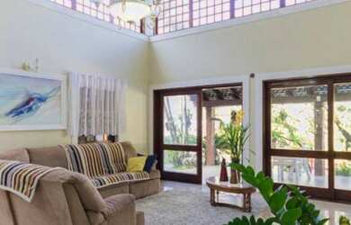 Imagem: A casa em condomínio possui 4 Dormitórios, 5 Banheiros, 3