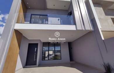 Imagem: A casa possui 3 Dormitórios, 4 Banheiros, 4 Vagas na garagem