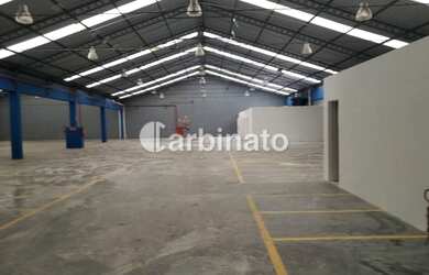 Imagem: O depósito possui 5 Vagas na garagem, 1.543m² de Área e