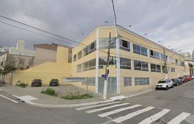 Imagem: O depósito possui 4 Vagas na garagem, 1.040m² de Área e