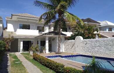 Imagem: A casa em condomínio possui 4 Dormitórios, 5 Banheiros, 4