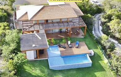 Imagem: A casa em condomínio possui 4 Dormitórios, 5 Banheiros, 4