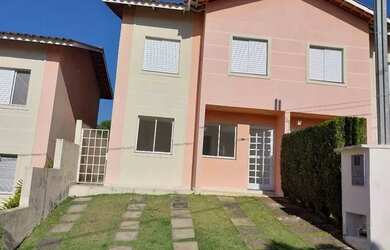 Imagem: A casa em condomínio possui 3 Dormitórios, 2 Banheiros, 2