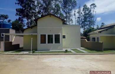 Imagem: A casa em condomínio possui 3 Dormitórios, 1 Banheiro, 2 Vagas