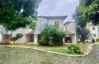 Imagem: A casa possui 3 Dormitórios, 2 Banheiros, 3 Vagas na garagem