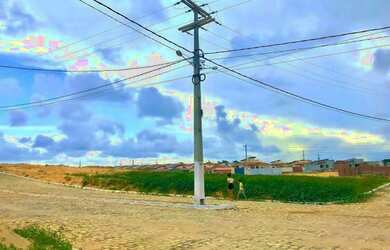 Imagem: O terreno possui 400m² de Área e está localizado em Extremoz