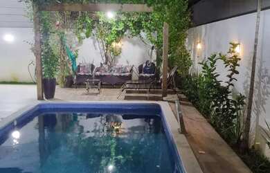 Imagem: A casa em condomínio possui 5 Dormitórios, 4 Banheiros, 4