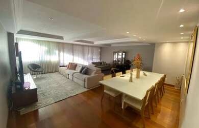 Imagem: O apartamento possui 3 Dormitórios, 1 Banheiro, 160m² de Área