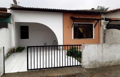 Imagem: A casa possui 5 Dormitórios, 3 Banheiros, 103m² de Área e