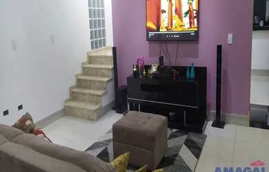 Imagem: A casa possui 3 Dormitórios, 2 Banheiros, 2 Vagas na garagem