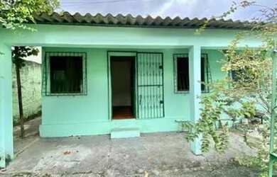 Imagem: A casa possui 2 Dormitórios, 1 Banheiro, 2 Vagas na garagem