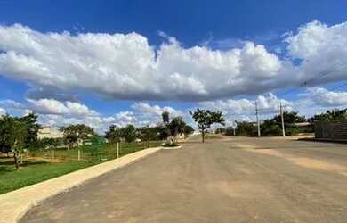 Imagem: A casa em condomínio possui 4 Dormitórios, 5 Banheiros, 3