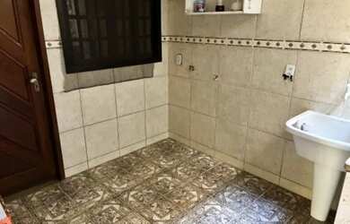 Imagem: A casa em condomínio possui 3 Dormitórios, 2 Banheiros, 2