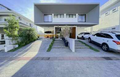 Imagem: A casa possui 3 Dormitórios, 4 Banheiros, 2 Vagas na garagem