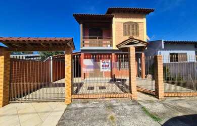 Imagem: A casa possui 3 Dormitórios, 3 Banheiros, 3 Vagas na garagem