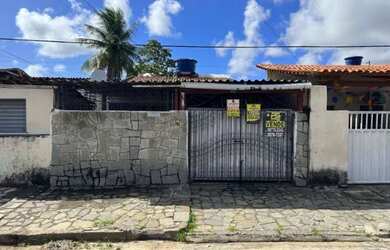 Imagem: A casa possui 2 Dormitórios, 2 Banheiros, 2 Vagas na garagem