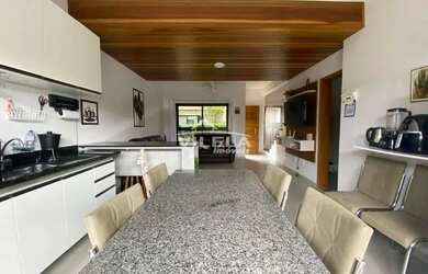 Imagem: A casa possui 2 Dormitórios, 3 Banheiros, 1 Vaga na garagem