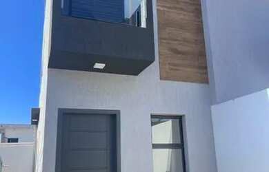 Imagem: A casa possui 2 Dormitórios, 2 Banheiros, 1 Vaga na garagem