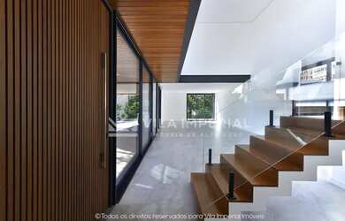 Imagem: A casa possui 5 Dormitórios, 5 Banheiros, 4 Vagas na garagem