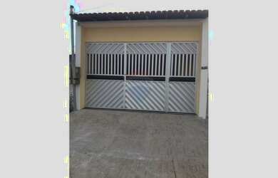 Imagem: A casa possui 2 Dormitórios, 1 Banheiro, 1 Vaga na garagem