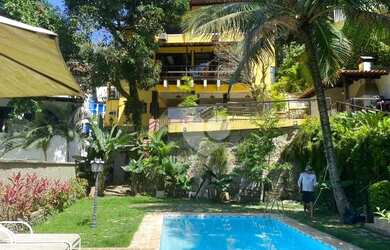 Imagem: A casa possui 5 Dormitórios, 4 Banheiros, 3 Vagas na garagem