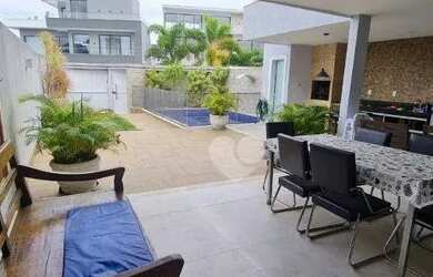 Imagem: A casa em condomínio possui 5 Dormitórios, 5 Banheiros, 3