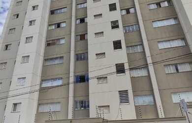 Imagem: O apartamento possui 3 Dormitórios, 1 Banheiro, 2 Vagas na