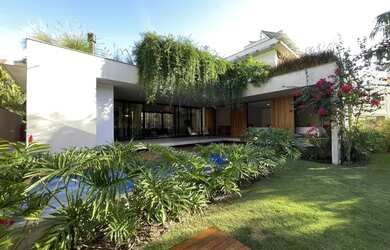 Imagem: A casa em condomínio possui 4 Dormitórios, 5 Banheiros, 2