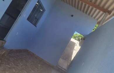 Imagem: A casa possui 2 Dormitórios, 2 Banheiros, 1 Vaga na garagem