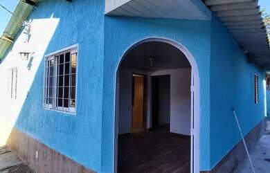 Imagem: A casa possui 2 Dormitórios, 2 Banheiros, 3 Vagas na garagem