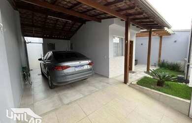 Imagem: A casa possui 3 Dormitórios, 2 Banheiros e 130m² de Área