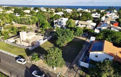 Imagem: O terreno possui 450m² de Área e está localizado em Guarajuba