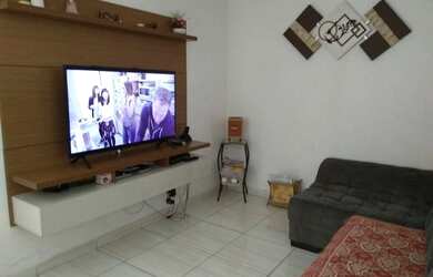 Imagem: A casa e possui 2 Dormitórios, Suítes, 2 Banheiros, 2 Vagas