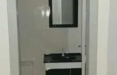 Imagem: A casa possui 1 Dormitório, 1 Banheiro, 1 Vaga na garagem