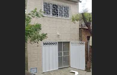 Imagem: A casa possui 2 Dormitórios, 2 Banheiros, 1 Vaga na garagem