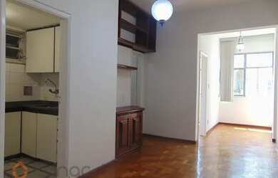 Imagem: O apartamento possui 1 Dormitório, 1 Banheiro, 1 Vaga na garagem